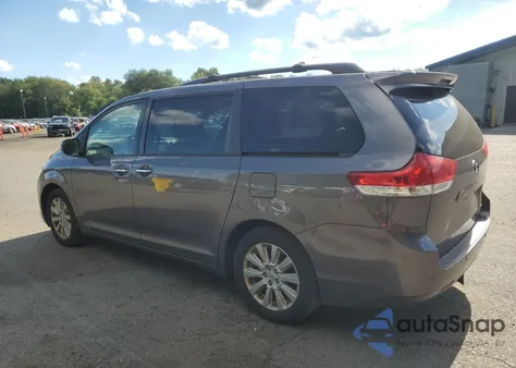 2013 Toyota Sienna Xle z USA, uszkodzony, nr VIN 5TDDK3DC2DS051519